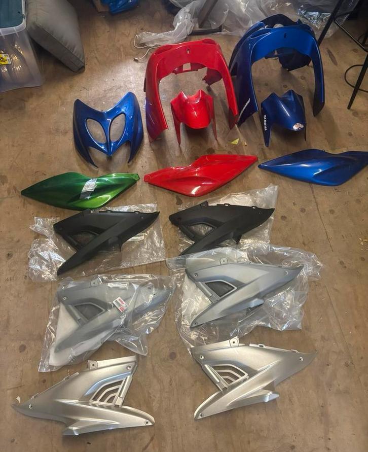 Yamaha Aerox Kapdelen/ Stickers/ Onderdelen, Fietsen en Brommers, Scooters | Yamaha, Zo goed als nieuw, Aerox, Benzine, Ophalen