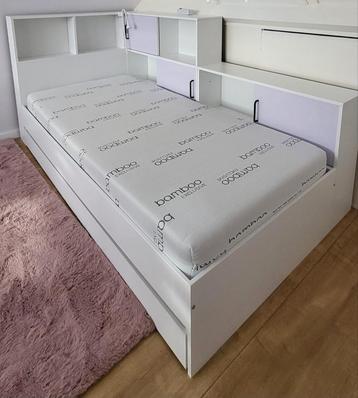 Tiener bed met kastruimte en bergruimte 200x90 ZGAN beschikbaar voor biedingen