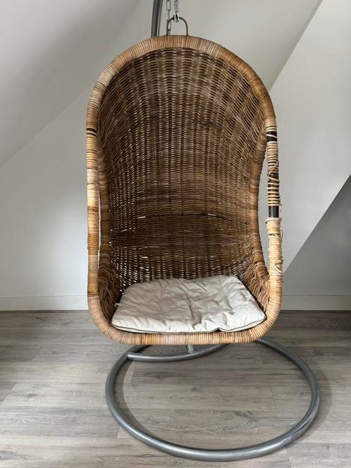 Hangstoel met standaard, Tuin en Terras, Tuinstoelen, Zo goed als nieuw, Rotan, Ophalen