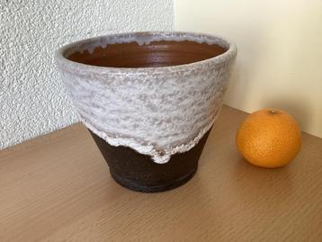 Vintage Fat lava keramiek bloempot,hoog 11 cm,retro. beschikbaar voor biedingen