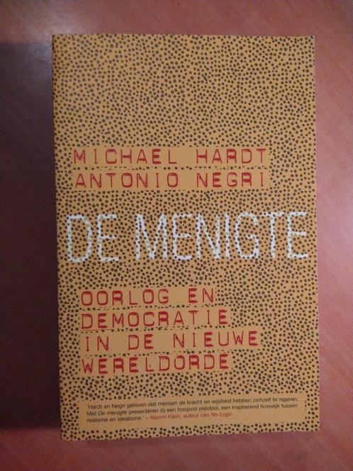 Menigte. Oorlog en democratie in de nieuwe wereldorde, Boeken, Politiek en Maatschappij, Zo goed als nieuw, Maatschappij en Samenleving