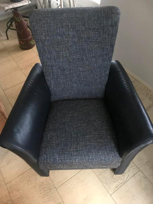 Fauteuil van stof en leer bekleed., Huis en Inrichting, Fauteuils, Zo goed als nieuw, Leer, Stof, 50 tot 75 cm, 75 tot 100 cm