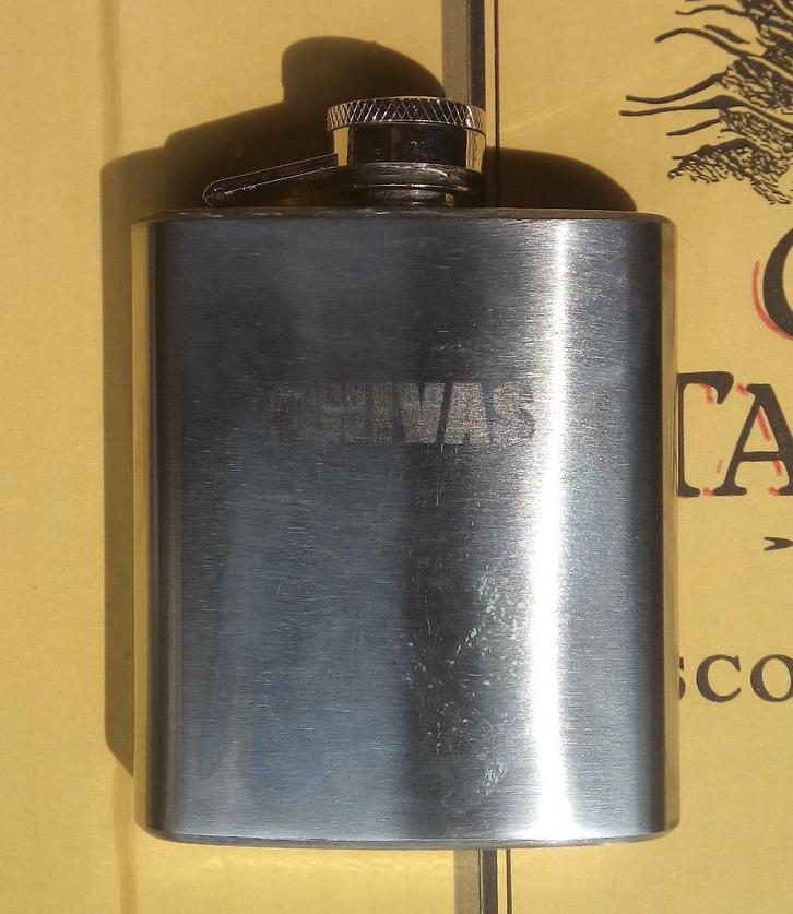 HEUPFLES / DRANKFLESJE MERK CHIVAS WHISKEY ONGEBRUIKT, Verzamelen, Merken en Reclamevoorwerpen, Nieuw, Verpakking, Verzenden