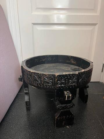 Oude Chakki Tafel / Salontafel beschikbaar voor biedingen