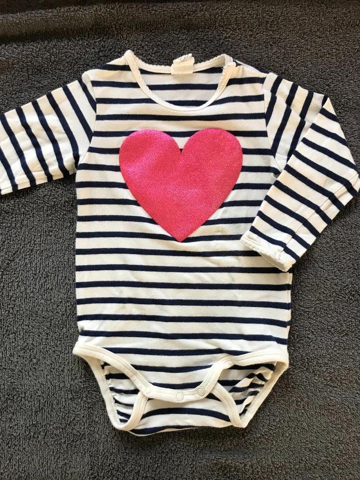 zgan leuke gestreepte romper groot hart lange mouwen mt 74, Kinderen en Baby's, Babykleding | Maat 74, Zo goed als nieuw, Meisje