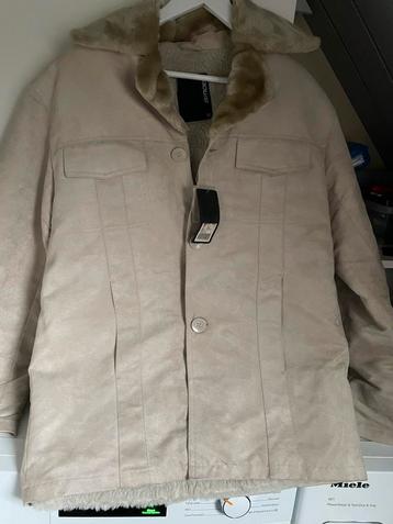 Lekkere warme gevoerde winterjas M beschikbaar voor biedingen