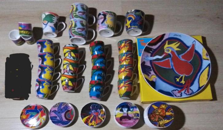 Corneille servies: bord, onderzetters, mokken, kopjes, Huis en Inrichting, Keuken | Servies, Zo goed als nieuw, Kop(pen) en/of Schotel(s)