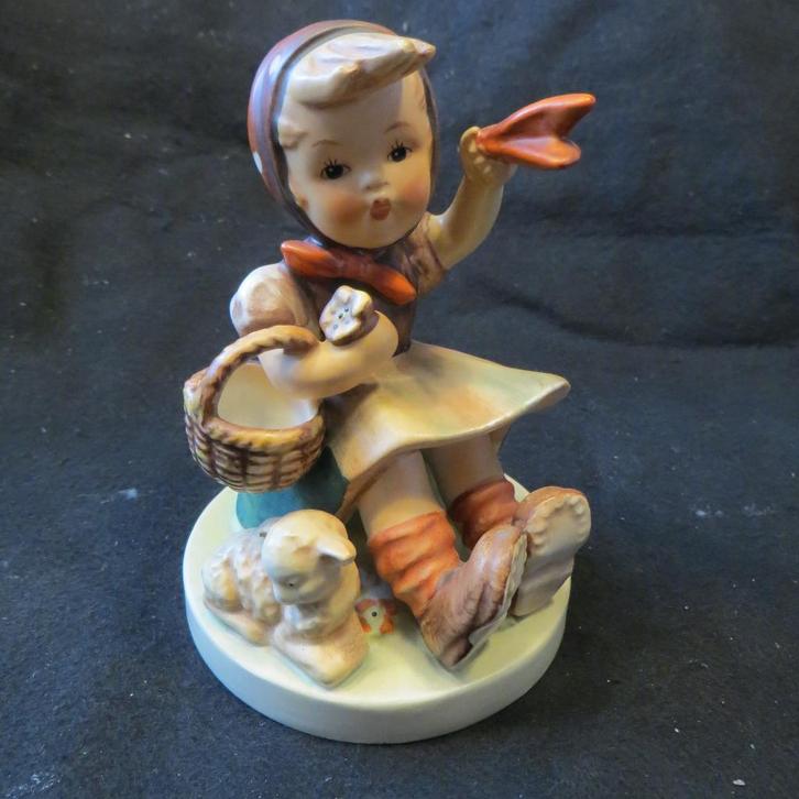 Hummel 65/1 Vaarwel met lammetje 11 cm hoog, Verzamelen, Beelden en Beeldjes, Zo goed als nieuw, Hummel, Ophalen of Verzenden