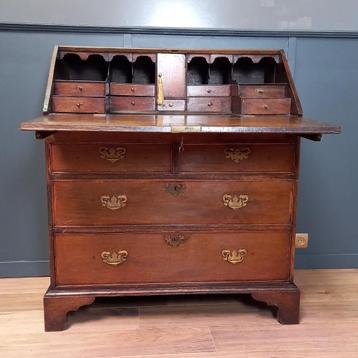 Antiek Ierse secretaire eind 18e eeuw beschikbaar voor biedingen