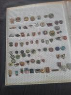 Album met ong  120 speldjes, Verzamelen, Speldjes, Pins en Buttons, Ophalen of Verzenden, Gebruikt, Overige onderwerpen