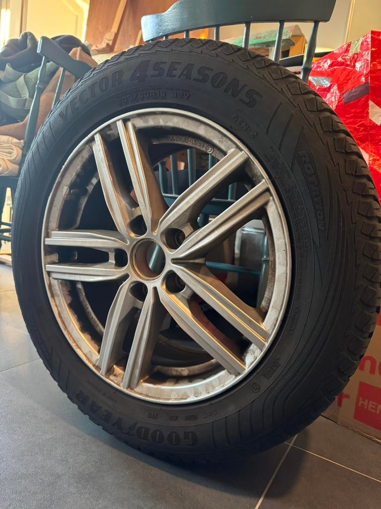 Volkswagen T-Roc velgen inclusief 4 season banden, Ophalen, Gebruikt