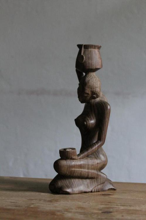 Houtsnijwerk van waterdraagster uit Java, Antiek en Kunst, Kunst | Niet-Westerse kunst, Ophalen of Verzenden
