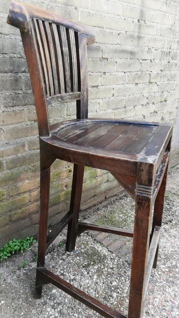 Stoel/kruk. Eikenhout. Ca 1930. Groot formaat. 104 cm.  beschikbaar voor biedingen