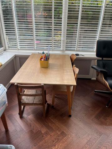 Kinder tafel v Schilte beschikbaar voor biedingen