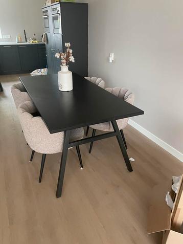 Zwarte eettafel Seth van Zuiver 180x90
