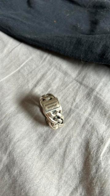 Buddha to Budha ring beschikbaar voor biedingen