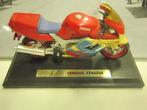 YAHAMA MODEL MOTOTFIETS RACE OP SOKKEL, Hobby en Vrije tijd, Modelbouw | Auto's en Voertuigen, Ophalen of Verzenden, 1:32 tot 1:50