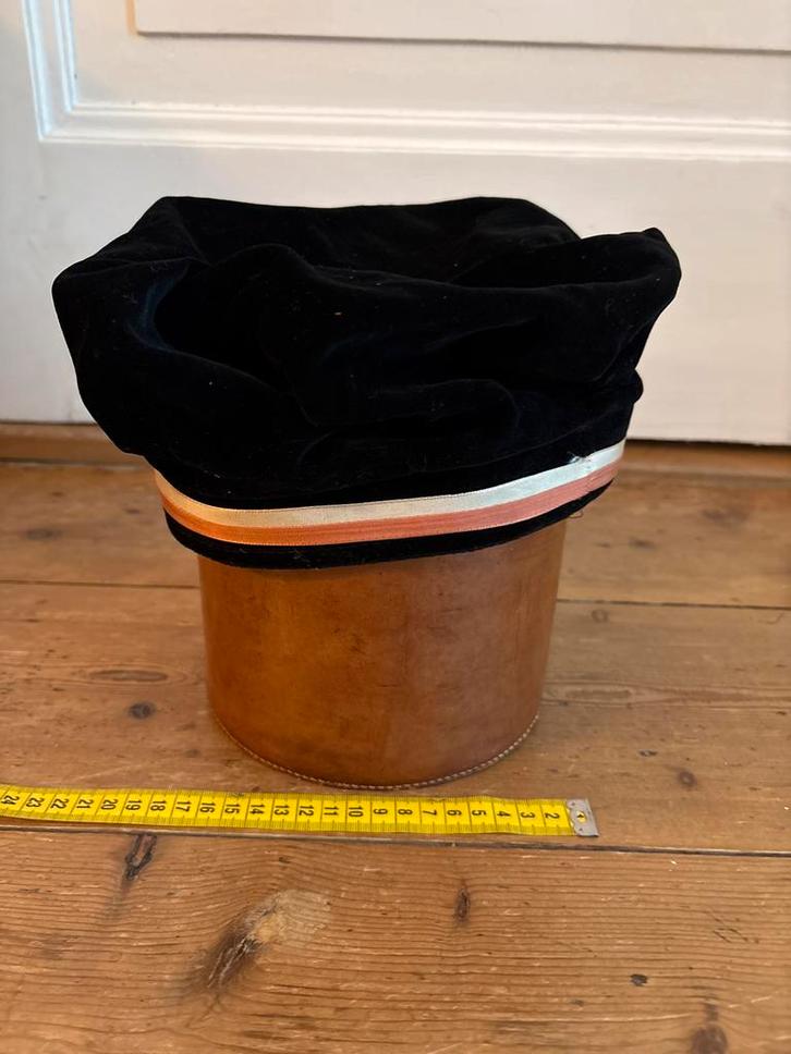 Antieke Baret met Lederen Hoedendoos, Antiek en Kunst, Antiek | Kleding en Accessoires, Dames, Ophalen of Verzenden