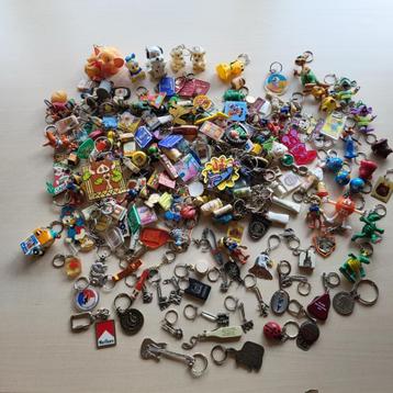 Mega Verzameling 2 KG sleutelhangers Disney Walibi M&M's beschikbaar voor biedingen