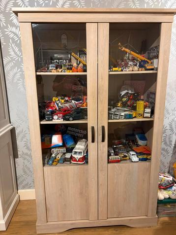 Buffetkast vitrinekast ZONDER inhoud beschikbaar voor biedingen