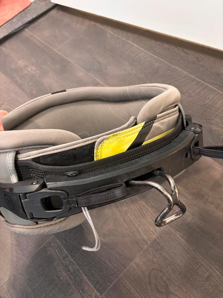 Harness Ride Engine Saber L 2024, Watersport en Boten, Kitesurfen, Trapeze, 4 m² of minder, Geen board, Ophalen of Verzenden