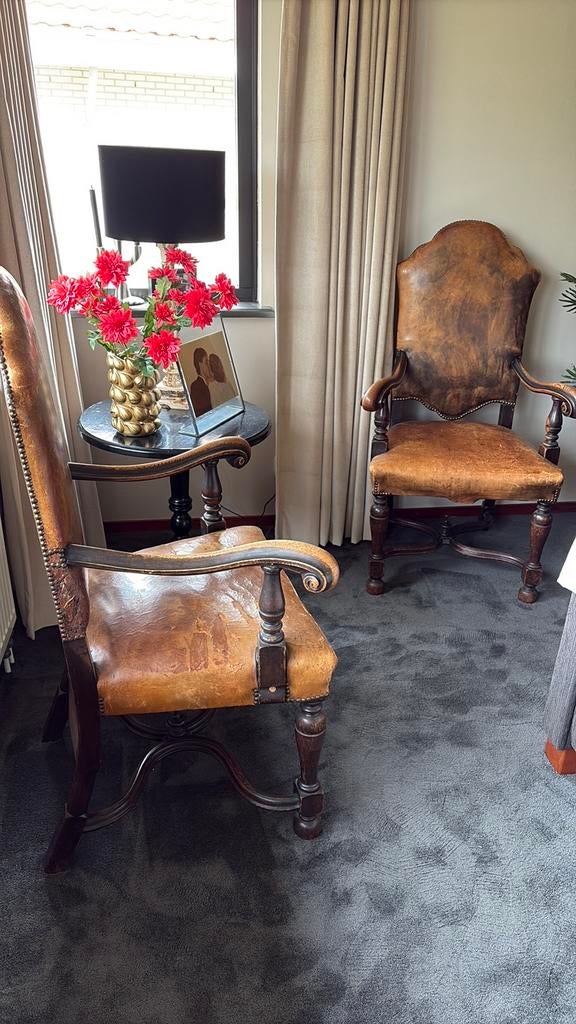 2 Vintage lederen ( kasteel) stoelen, Antiek en Kunst, Antiek | Meubels | Stoelen en Banken, Ophalen