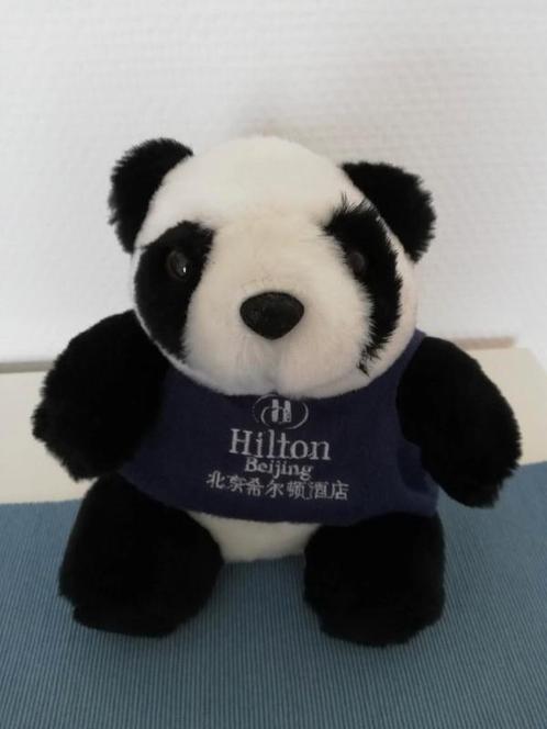 Stuffed panda toy from Beijing Hilton Hotel, Kinderen en Baby's, Speelgoed | Knuffels en Pluche, Nieuw, Overige typen, Ophalen of Verzenden