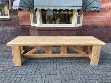Robuuste landelijke style stamtafel van ruim 3 meter beschikbaar voor biedingen