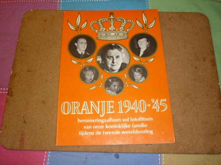 Koninklijke familie tijdens de Tweede Wereldoorlog, Verzamelen, Koninklijk Huis en Royalty, Zo goed als nieuw, Tijdschrift of Boek
