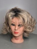 Blonde pruik met krullen - Nieuw!, Ophalen of Verzenden, Nieuw, Carnaval, Accessoires