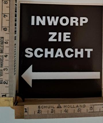 Vintage sticker inworp zie schacht. Sigarettenautomaat  beschikbaar voor biedingen