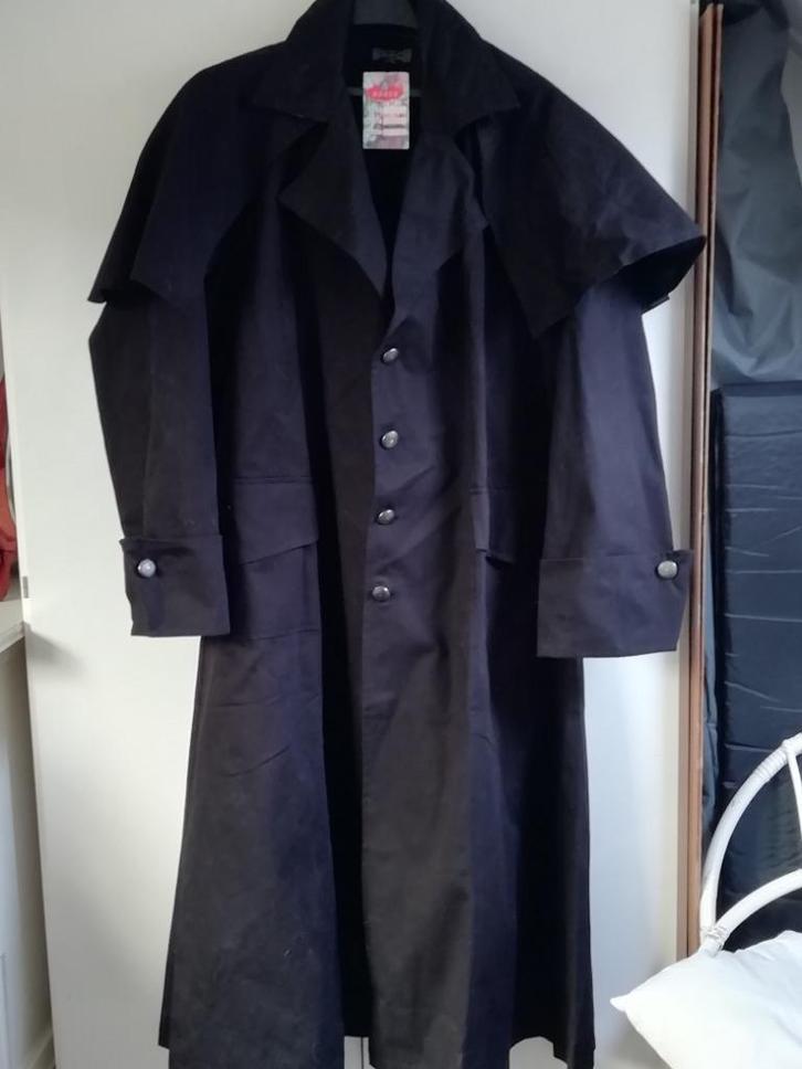 Zwarte lange dracula jas. NIEUW, Kleding | Heren, Carnavalskleding en Feestkleding, Nieuw, Kleding, Overige thema's, Maat 56/58 (XL)