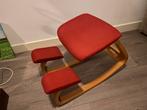 Stokke varier thatsit ergonomische kruk blauw en rood, Huis en Inrichting, Bureaustoelen, Ophalen, Zo goed als nieuw, Blauw, Bureaukruk