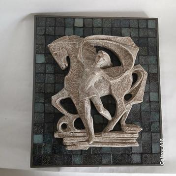 GRANIVER MOZAIK MET SCULPTUUR VAN VROUW MET PAARD  CA.1950 beschikbaar voor biedingen