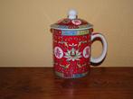 Rode Chinese beker met bijpassende deksel, Huis en Inrichting, Ophalen of Verzenden, Zo goed als nieuw, Overige stijlen, Kop(pen) en/of Schotel(s)