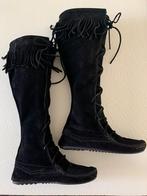 LAARZEN VOOR DAMES MERK MINNETONKA EN ZARA., Hoge laarzen, Zwart, Ophalen of Verzenden, Zo goed als nieuw