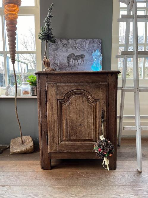 Sfeervolle, rustieke antieke Franse kast van eikenhout., Antiek en Kunst, Antiek | Meubels | Kasten, Ophalen