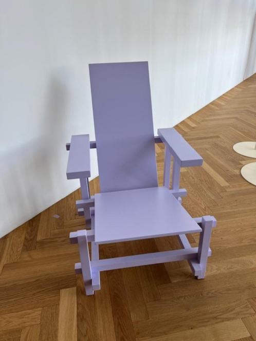 Houten paarse stoel (Rietveld stijl), Huis en Inrichting, Stoelen, Zo goed als nieuw, Eén, Hout, Overige kleuren, Ophalen