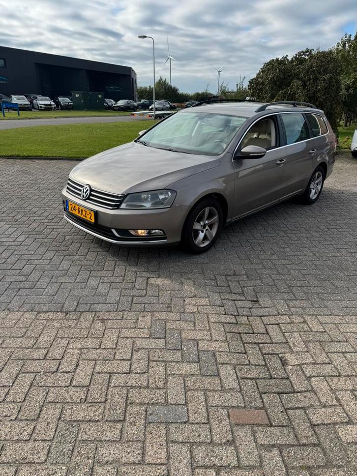 Volkswagen Passat 1.6 TDI 77KW Bluemotion Variant 2011 Bruin, Auto's, Volkswagen, Bedrijf, Passat, Diesel, A, Stationwagon, Handgeschakeld