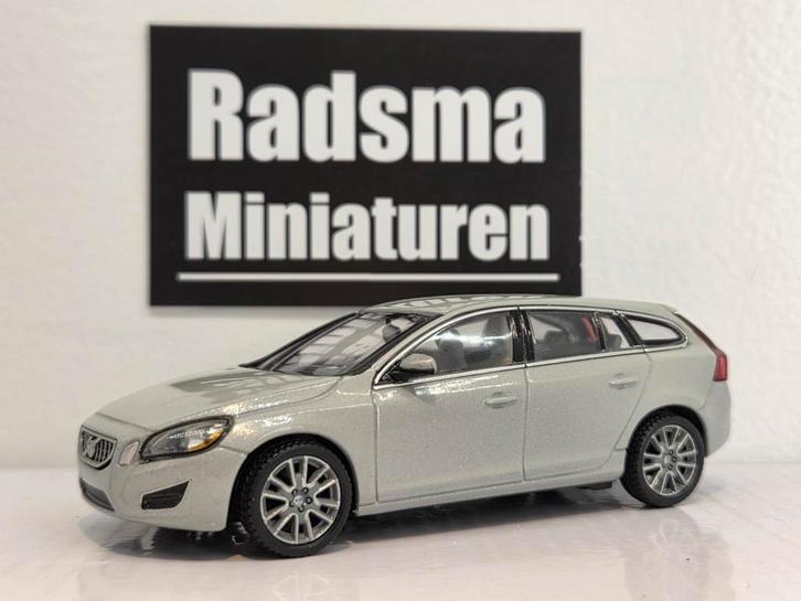 Volvo V60 SW - 2010 Cosmic White- 1:43 Motorart, Hobby en Vrije tijd, Modelauto's | 1:43, Zo goed als nieuw, Auto, Ophalen of Verzenden
