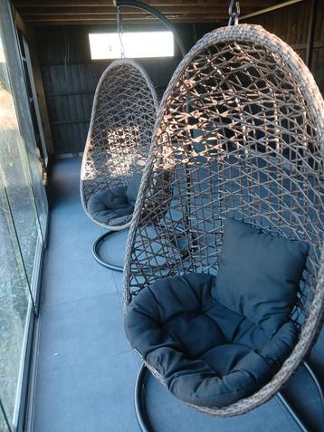 Hang stoelen  beschikbaar voor biedingen