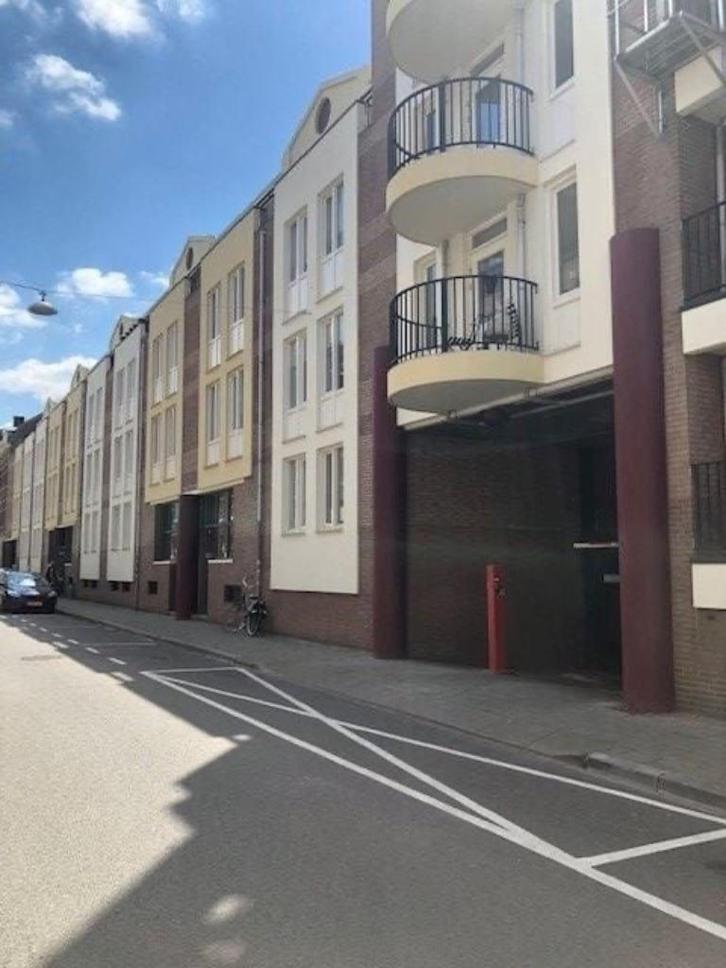 Parkeerplaats Maastricht centrum (overdekt) te koop, Huizen en Kamers, Garages en Parkeerplaatsen, Limburg