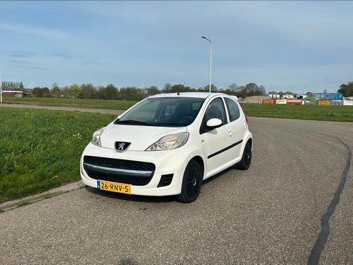 Peugeot 107 1.0 12V 5DR 2011 wit, Auto's, Peugeot, Particulier, Benzine, Wit, Zwart, Stof, Onderhoudsboekje, Ophalen