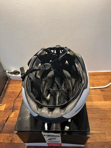 MET Rivale Fietshelm - Maat 54/58 beschikbaar voor biedingen