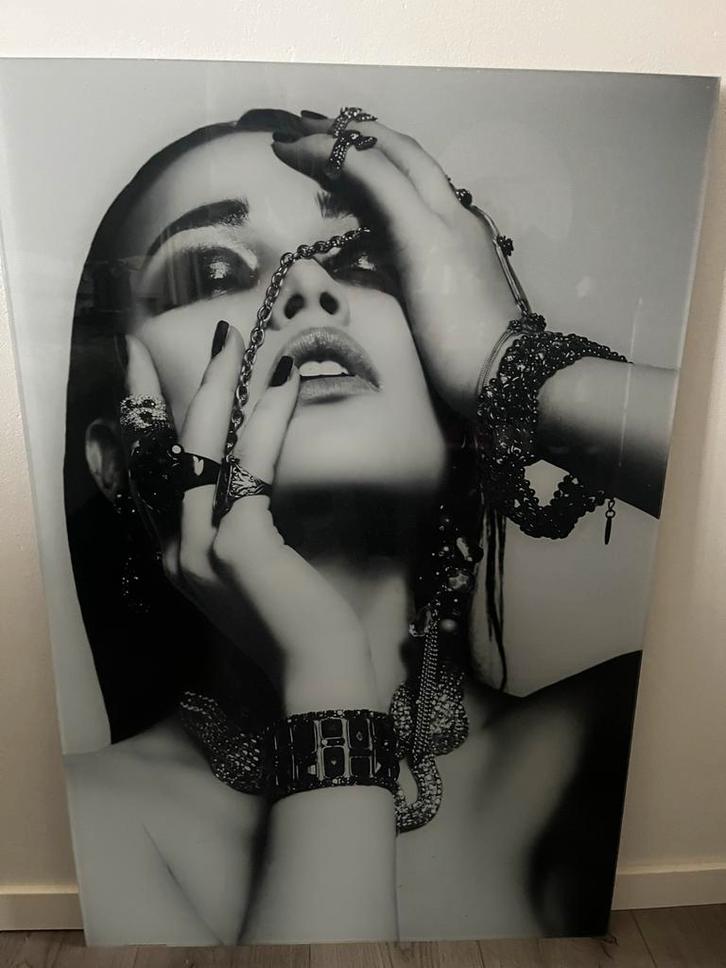 Glazen Schilderij - Vrouw met Sieraden, Huis en Inrichting, Woonaccessoires | Schilderijen, Tekeningen en Foto's, Zo goed als nieuw
