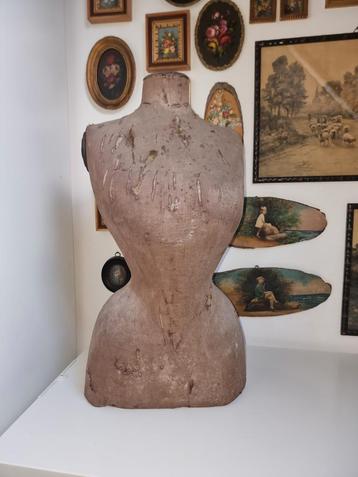 Oude bruine wespentaille paspop buste * schapenweide *