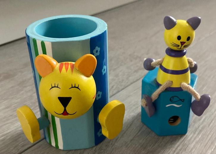 Houten pennenbakje en een puntenslijper met katten/ poezen, Diversen, Bureau-accessoires, Zo goed als nieuw, Ophalen of Verzenden