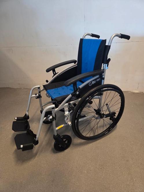 Lichtgewicht rolstoel klein opklapbaar zitbreedte 40 cm., Diversen, Rolstoelen, Duwrolstoel, Ophalen