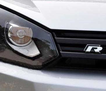 VW R R-line grill logo embleem badge. GOLF POLO PASSAT, Auto diversen, Autostickers, Verzenden