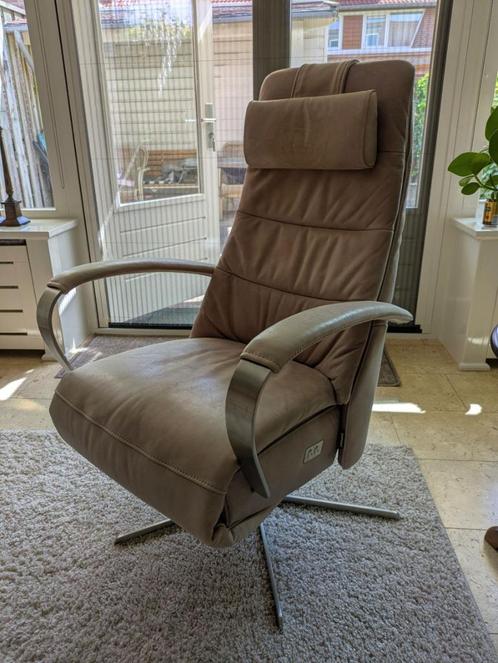 Prominent electrisch verstebare lederen relaxstoel., Huis en Inrichting, Fauteuils, Gebruikt, Leer, 50 tot 75 cm, Ophalen